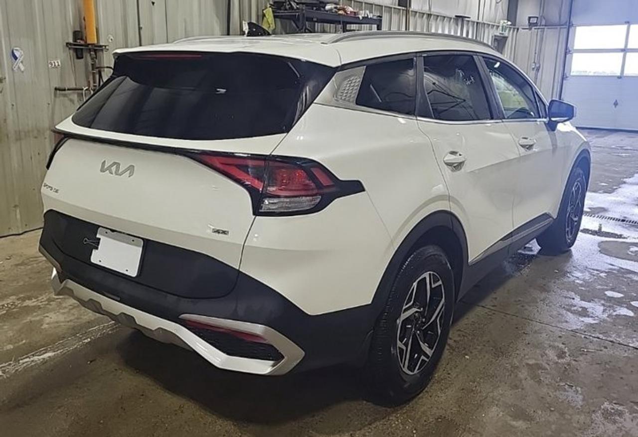 2023 Kia Sportage LX AWD | Heated Seats | CarPlay + Android | Rear Camera | Alloy Wheels and More ! Photo