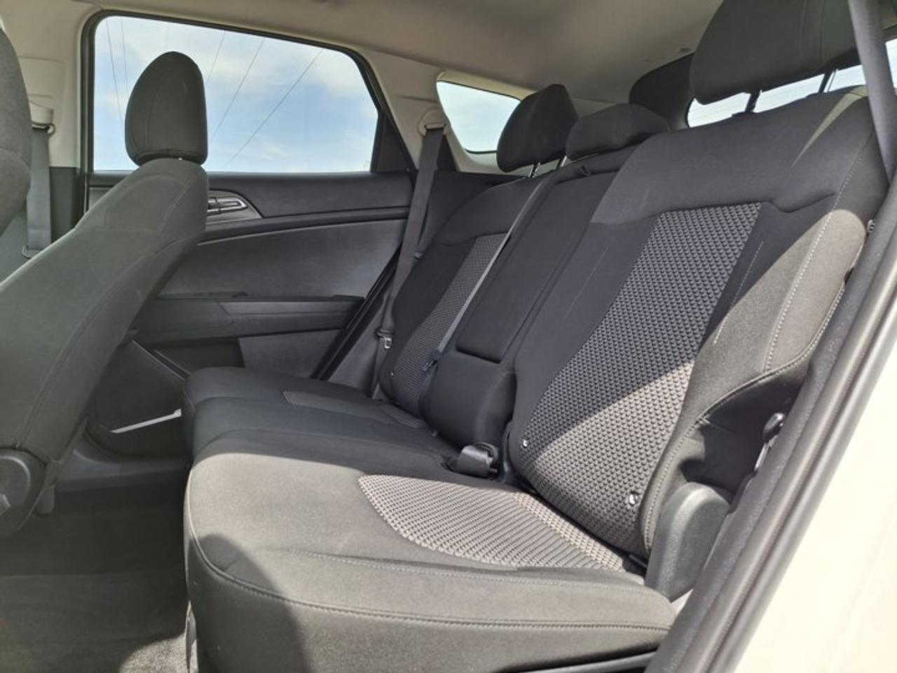 2023 Kia Sportage LX AWD | Heated Seats | CarPlay + Android | Rear Camera | Alloy Wheels and More ! Photo
