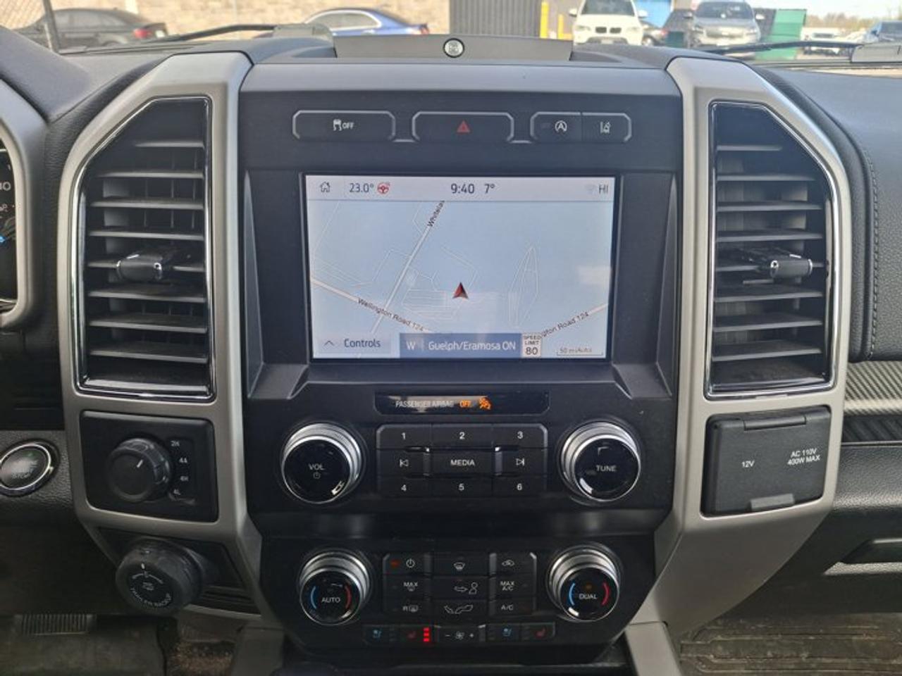 2020 Ford F-150 LARIAT 4x4 | 5.0L V8 | Leather | Panoramic Sunroof | Heated Seats + Steering | Tow Pkg | and More ! Photo