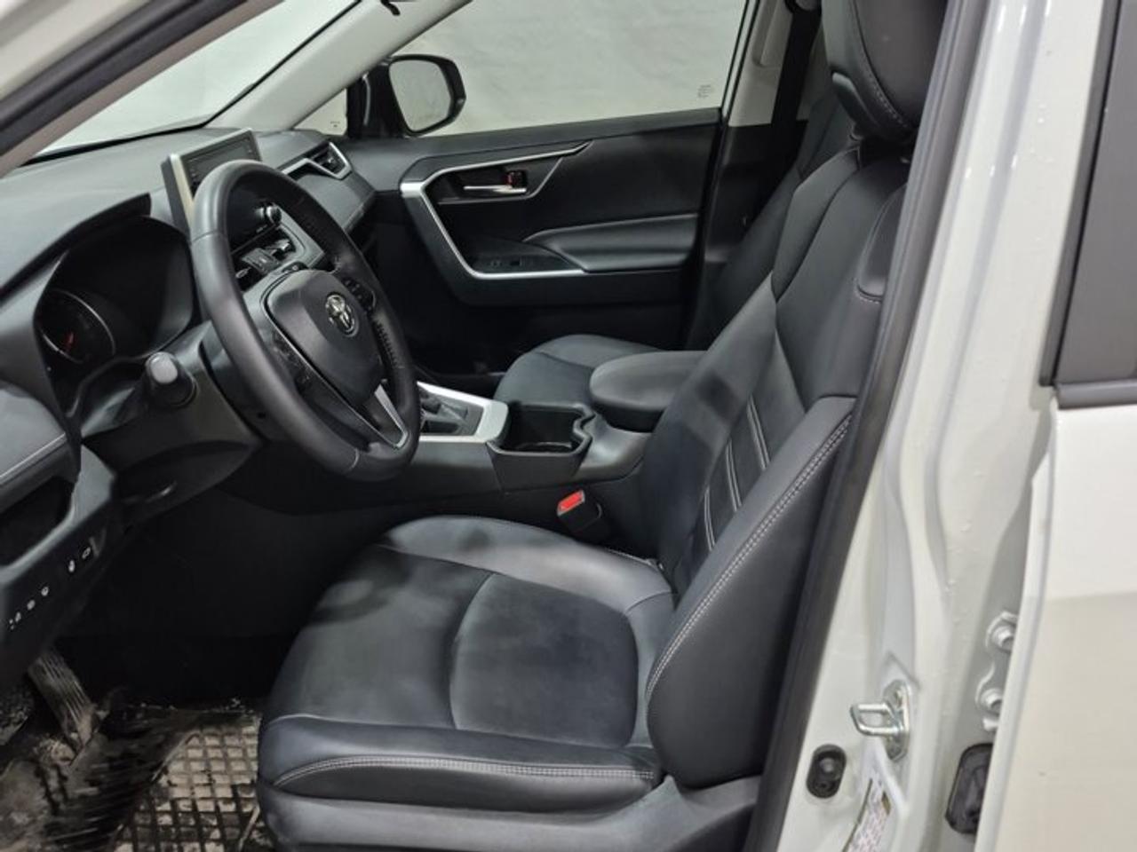 2022 Toyota RAV4 XLE Premium AWD | Leather | Sunroof | Heated Seats + Steering | Adaptive Cruise | and More ! Photo