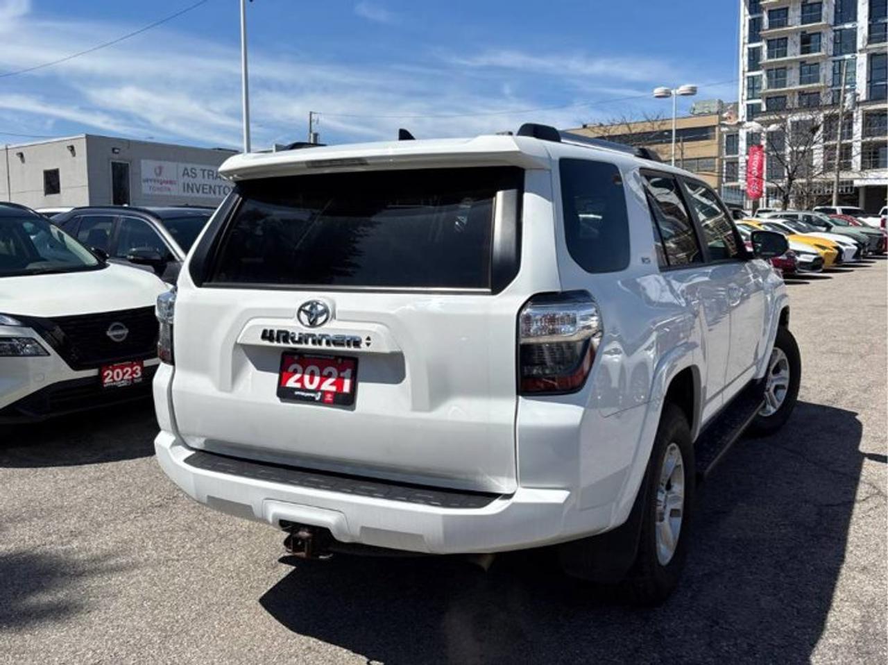 2021 Toyota 4Runner SR5 4WD | Leather | Sunroof | 7 Passenger | Power Seat | Heated Seats | CarPlay + Android and More ! Photo2