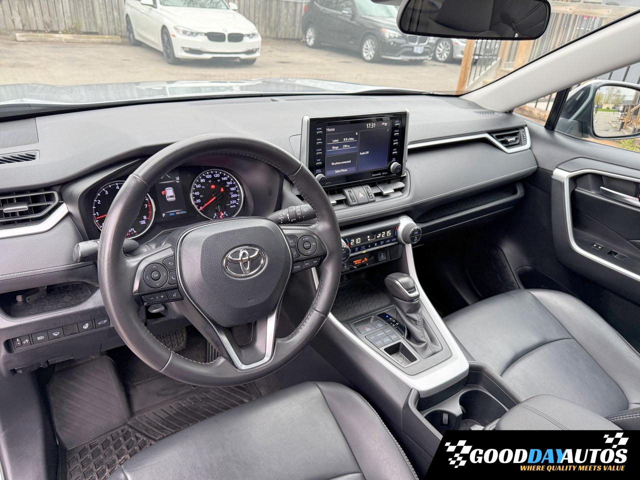 2020 Toyota RAV4 XLE PREMIUM PKG ONE OWNER 2 SETS OF TIRES & RIMS Photo