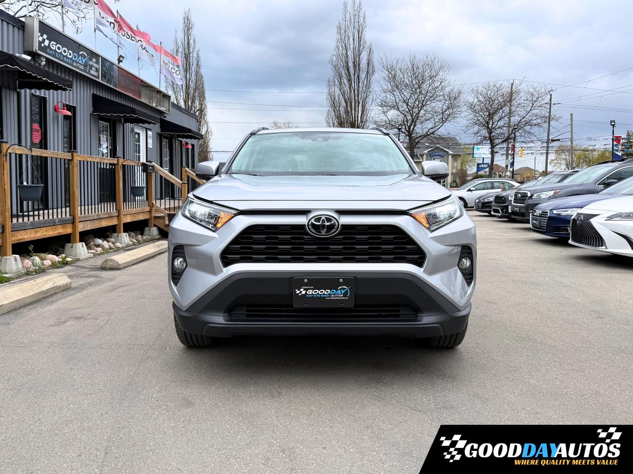 2020 Toyota RAV4 XLE PREMIUM PKG ONE OWNER 2 SETS OF TIRES & RIMS Photo