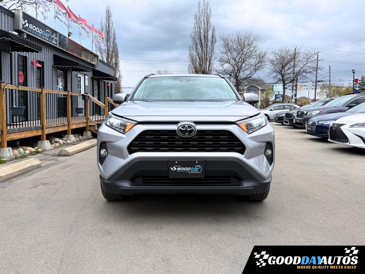 2020 Toyota RAV4 XLE PREMIUM PKG ONE OWNER 2 SETS OF TIRES & RIMS Photo