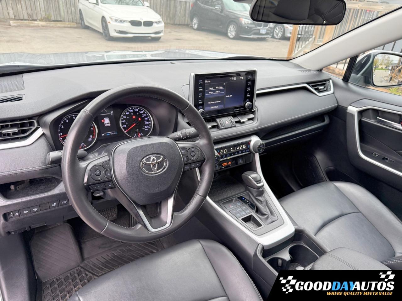 2020 Toyota RAV4 XLE PREMIUM PKG ONE OWNER 2 SETS OF TIRES & RIMS Photo