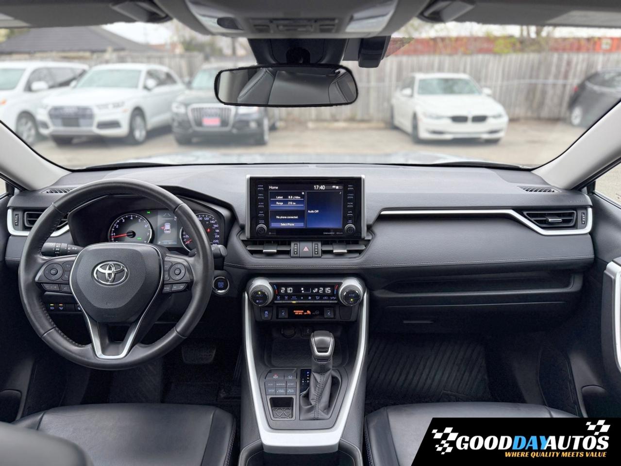 2020 Toyota RAV4 XLE PREMIUM PKG ONE OWNER 2 SETS OF TIRES & RIMS Photo