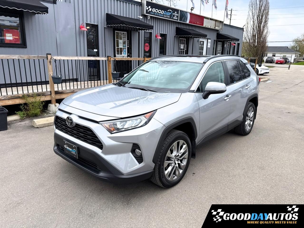 2020 Toyota RAV4 XLE PREMIUM PKG ONE OWNER 2 SETS OF TIRES & RIMS Photo