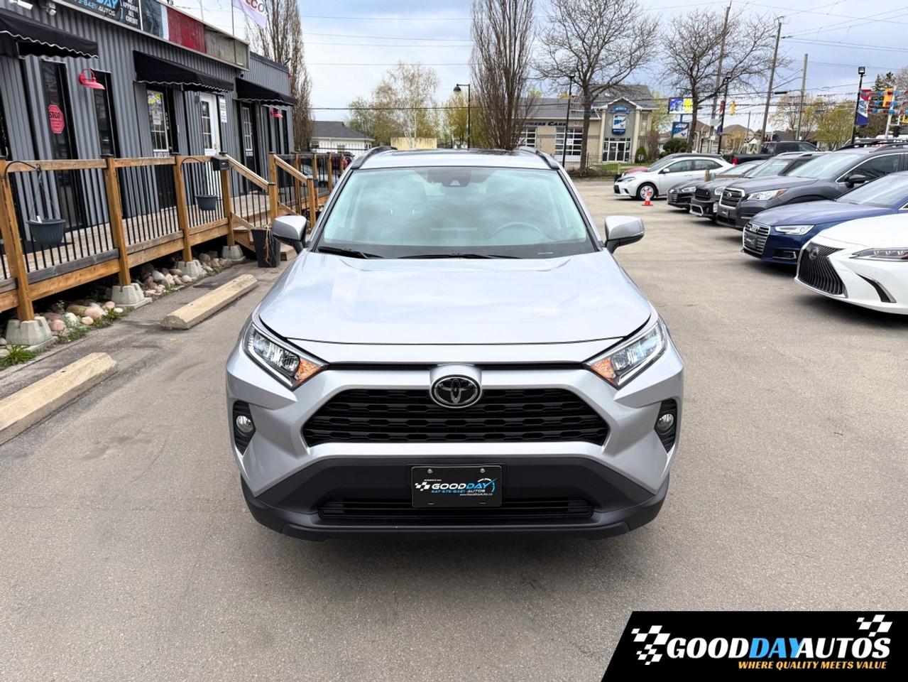 2020 Toyota RAV4 XLE PREMIUM PKG ONE OWNER 2 SETS OF TIRES & RIMS Photo
