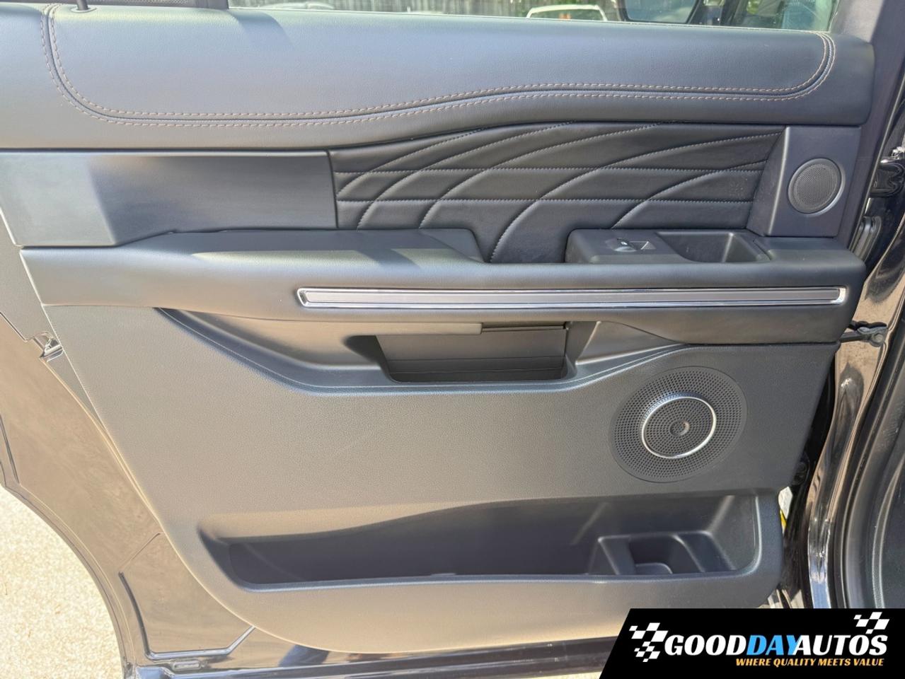 2021 Ford Expedition Platinum MAX FULLY LOADED CLEAN CARFAX Photo