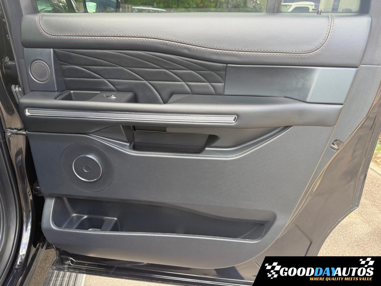 2021 Ford Expedition Platinum MAX FULLY LOADED CLEAN CARFAX Photo