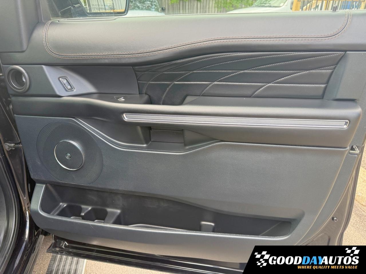 2021 Ford Expedition Platinum MAX FULLY LOADED CLEAN CARFAX Photo