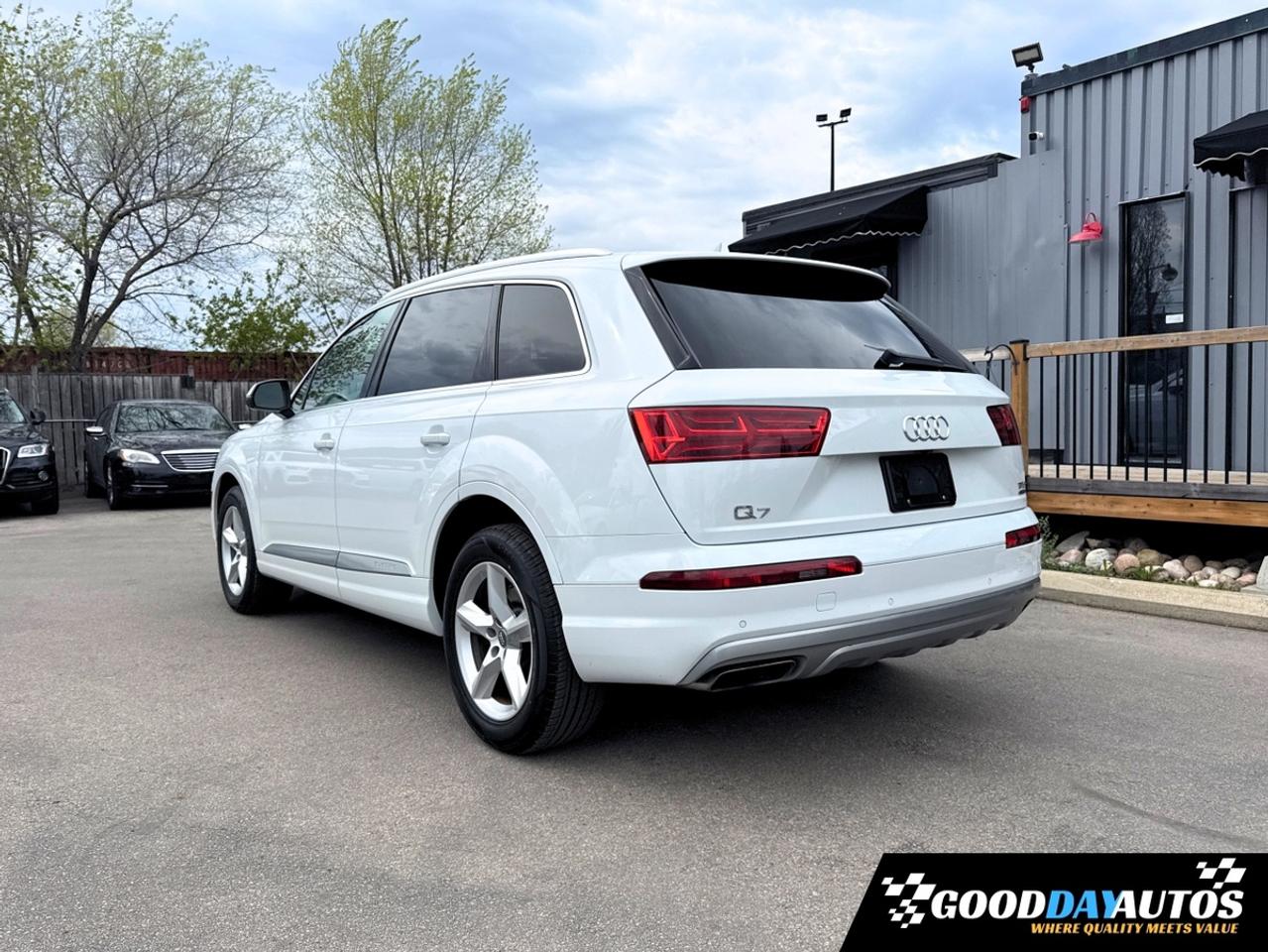 2018 Audi Q7 QUATTRO PREMIUM 7 PASS NAV PANO CLEAN CARFAX MINT Photo