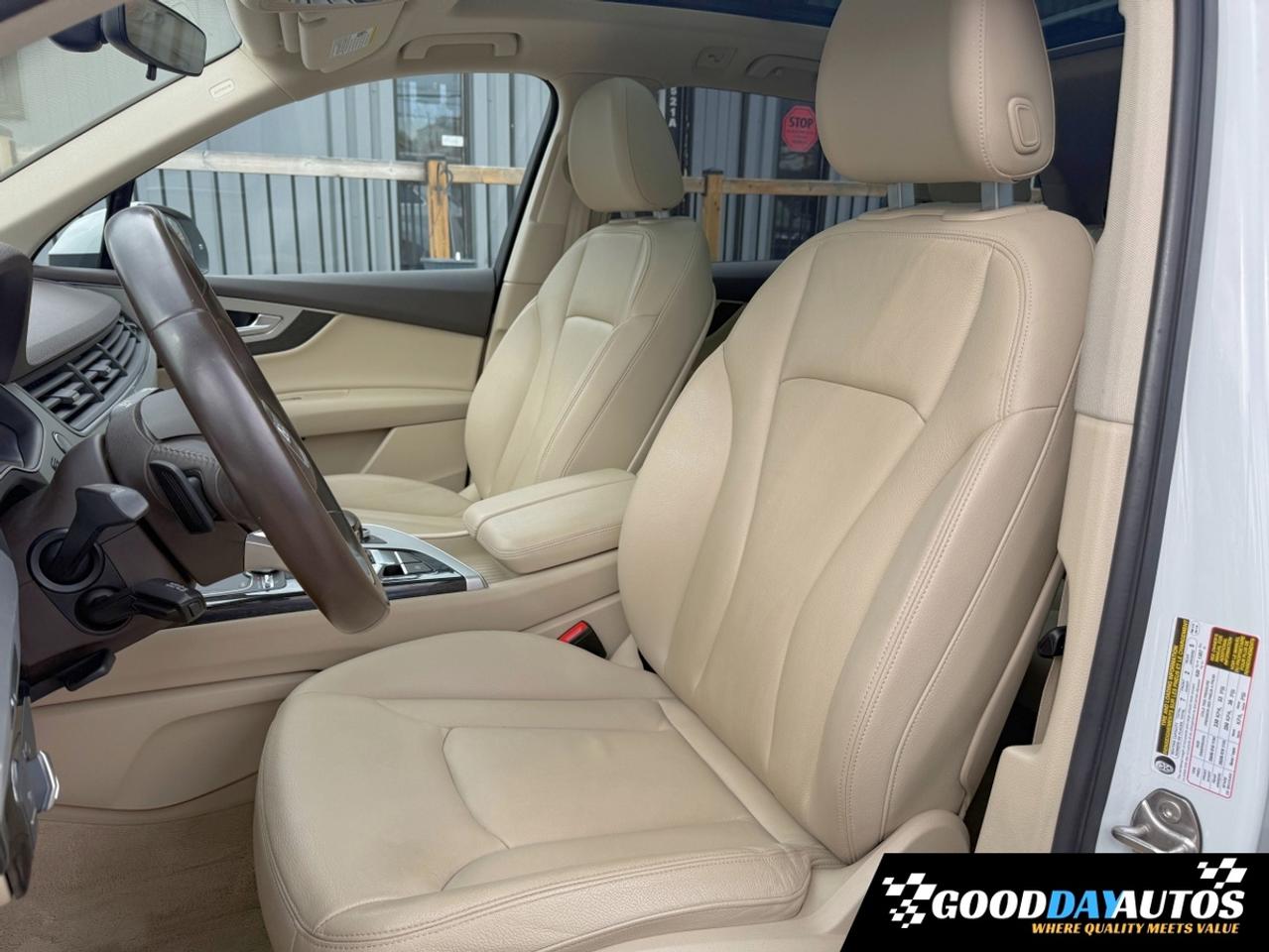 2018 Audi Q7 QUATTRO PREMIUM 7 PASS NAV PANO CLEAN CARFAX MINT Photo