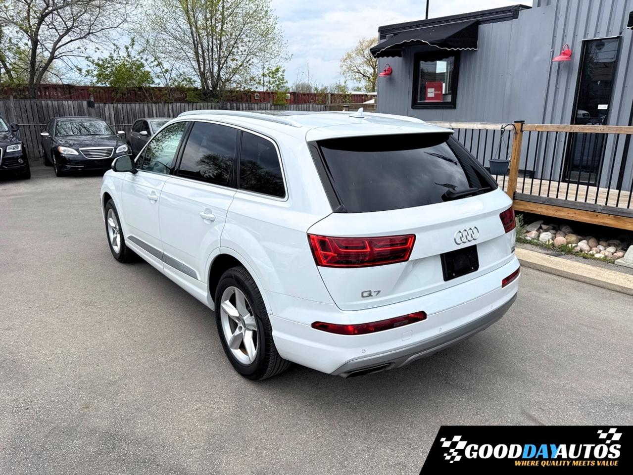 2018 Audi Q7 QUATTRO PREMIUM 7 PASS NAV PANO CLEAN CARFAX MINT Photo