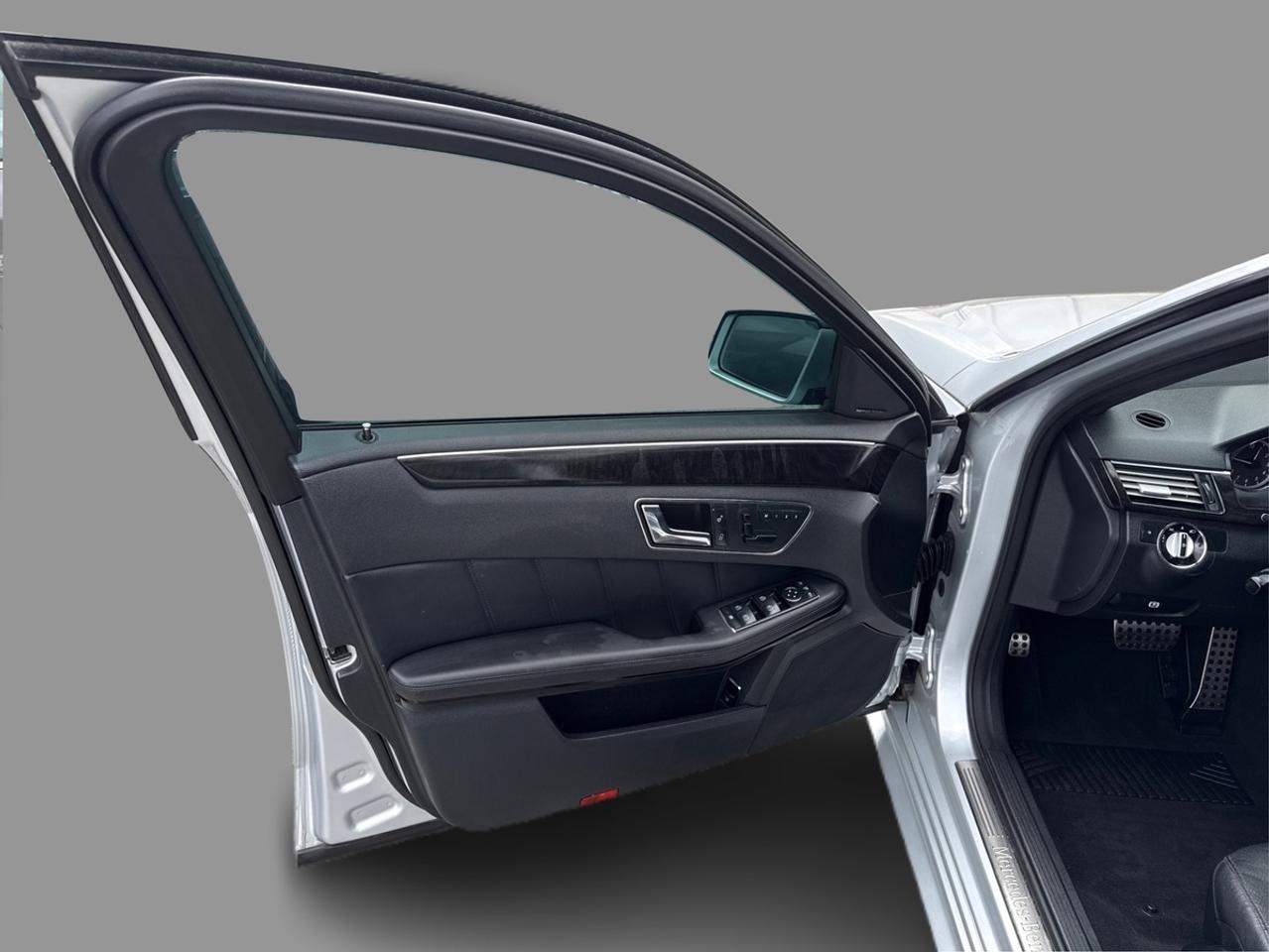 2010 Mercedes-Benz E-Class E550 Photo
