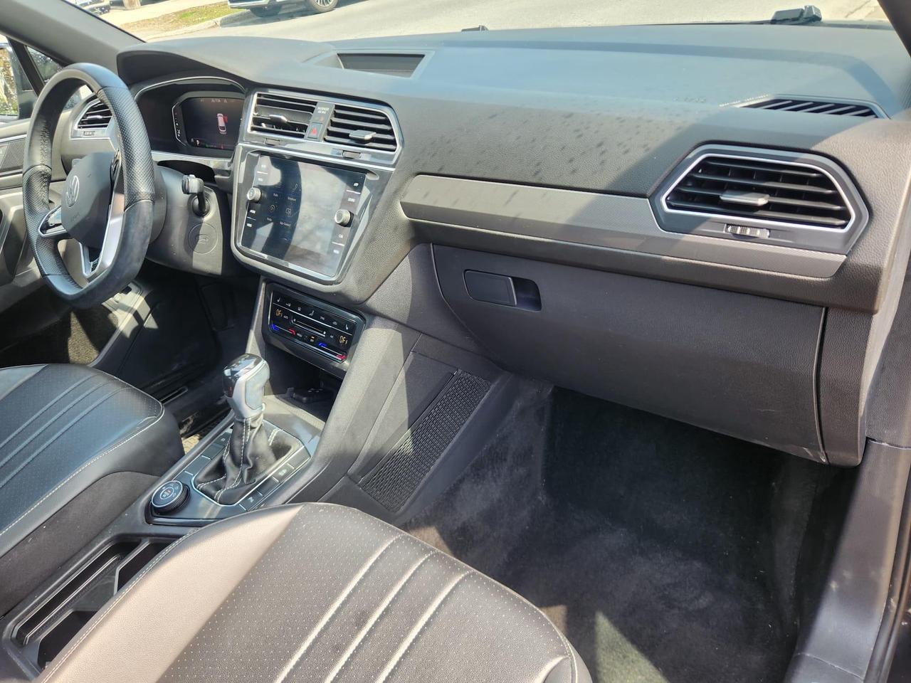 2024 Volkswagen Tiguan Comfortline R-Line Black Edition 4dr All-Wheel Drive 4MOTION Photo