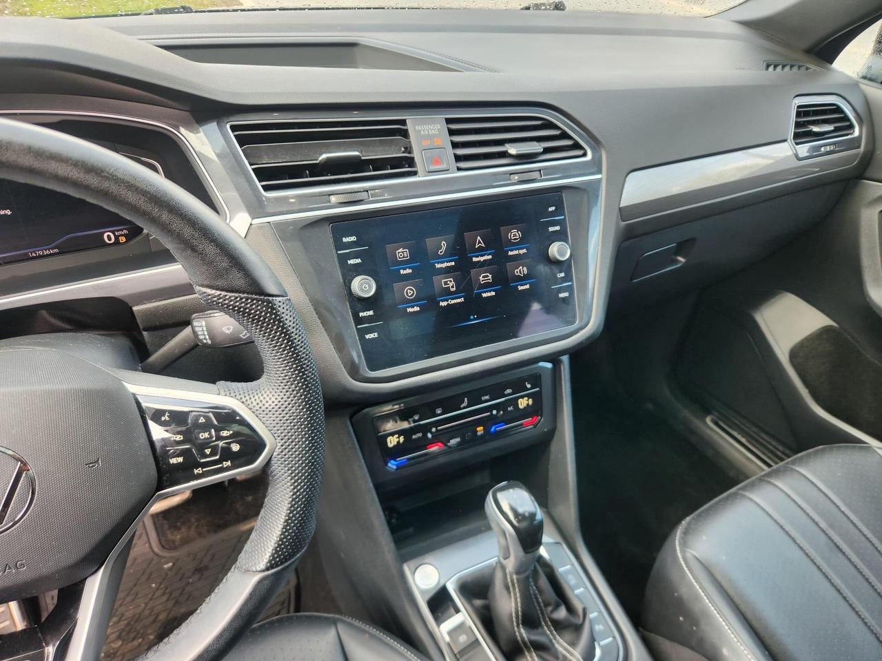 2024 Volkswagen Tiguan Comfortline R-Line Black Edition 4dr All-Wheel Drive 4MOTION Photo