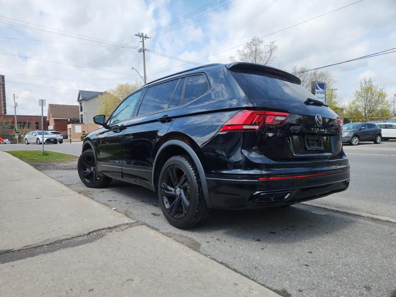2024 Volkswagen Tiguan Comfortline R-Line Black Edition 4dr All-Wheel Drive 4MOTION Photo
