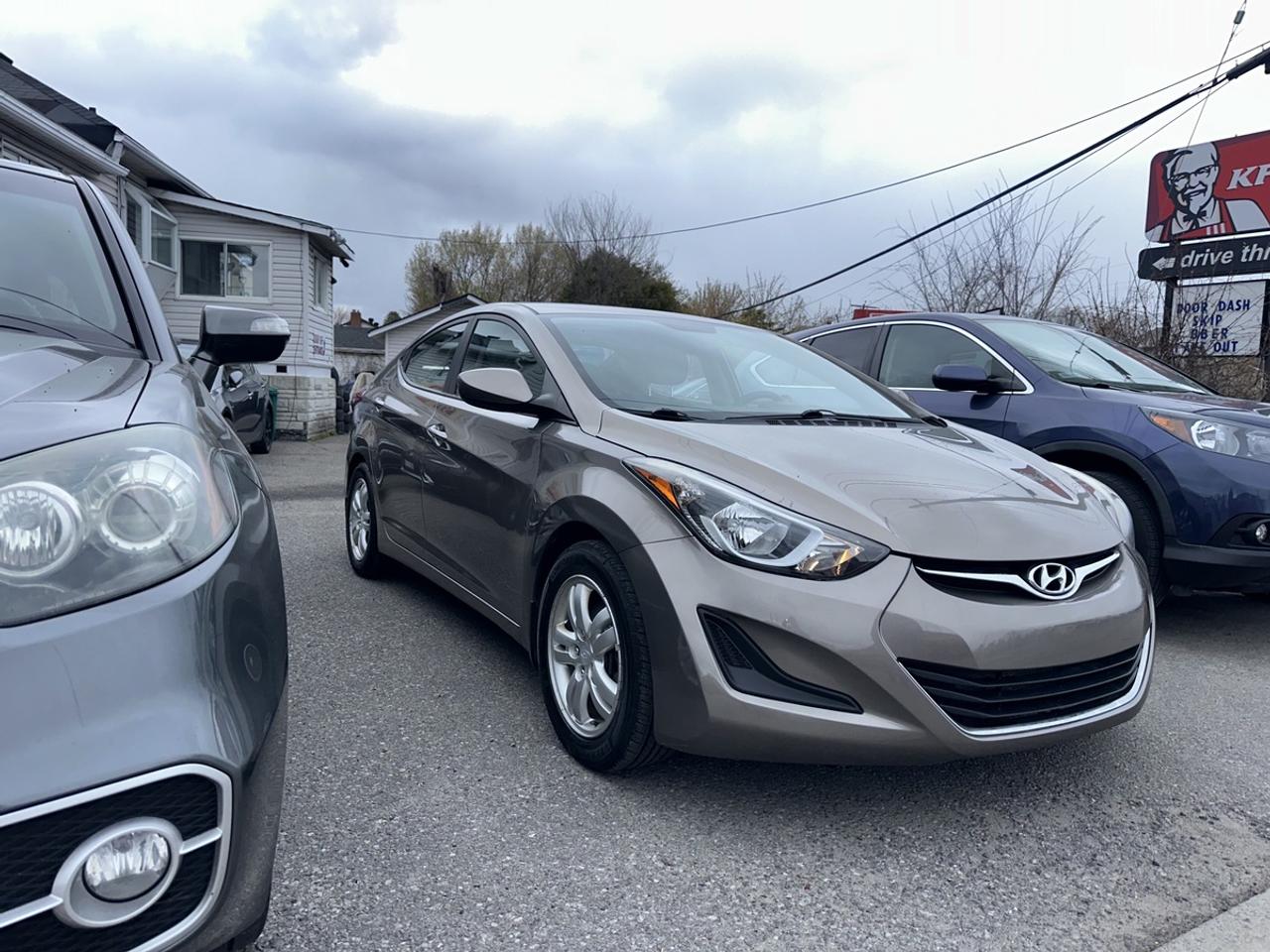 2014 Hyundai Elantra Limited Photo2