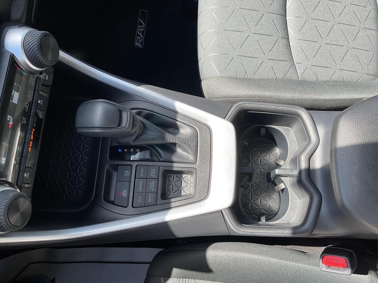 2025 Toyota RAV4 LE 4dr All-wheel Drive Photo