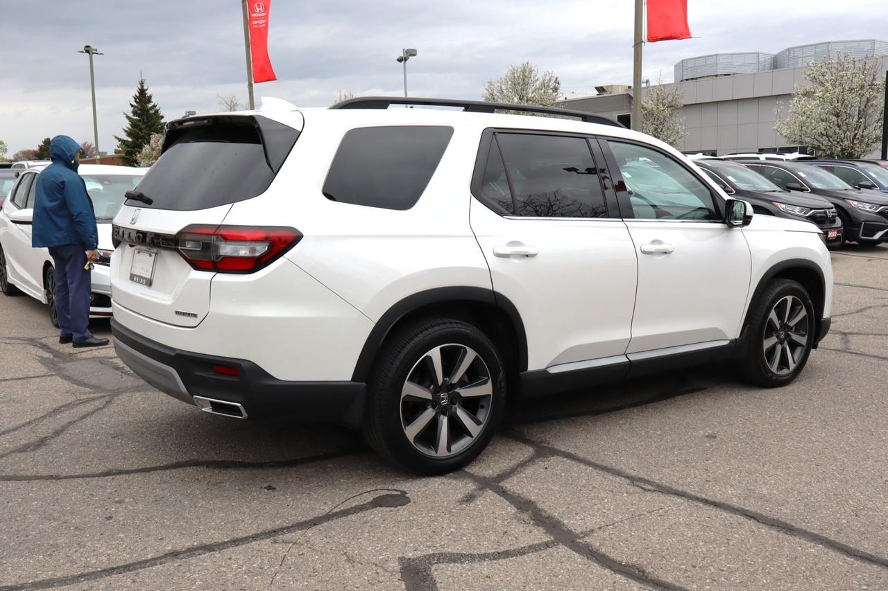 2024 Honda Pilot Touring 4dr All-Wheel Drive Photo4