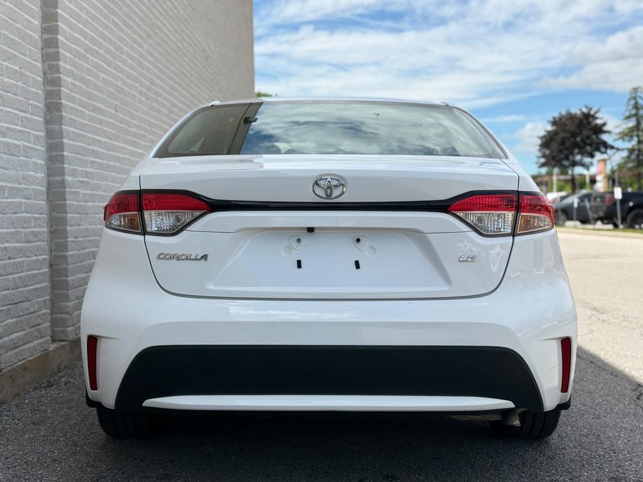 2022 Toyota Corolla LE Photo4