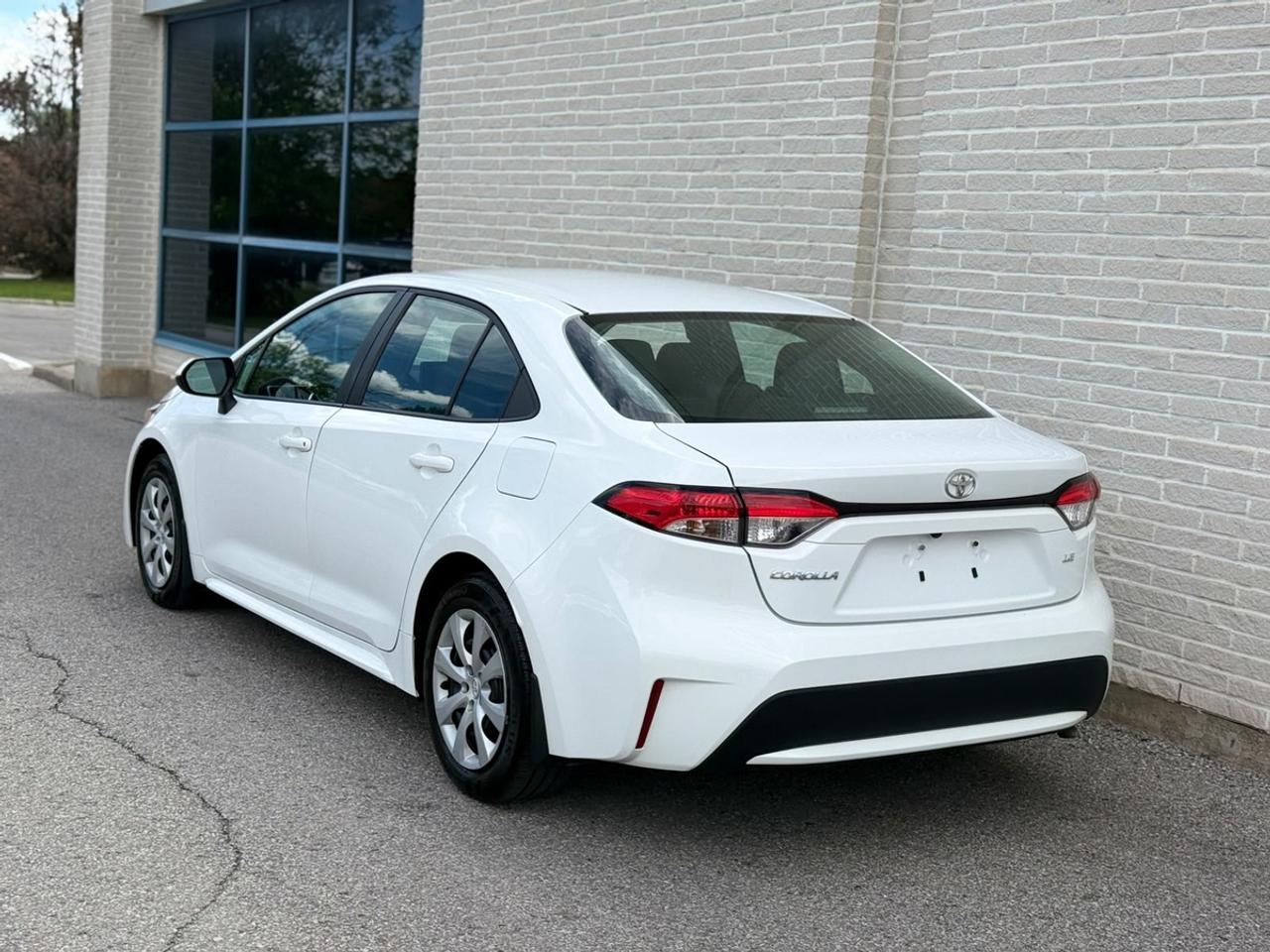 2022 Toyota Corolla LE Photo3
