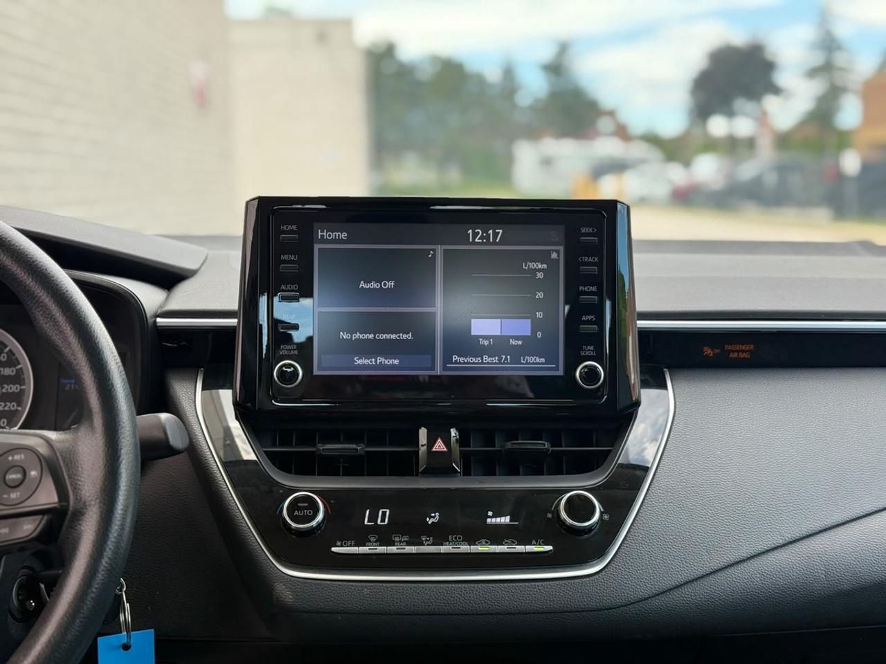 2022 Toyota Corolla LE Photo