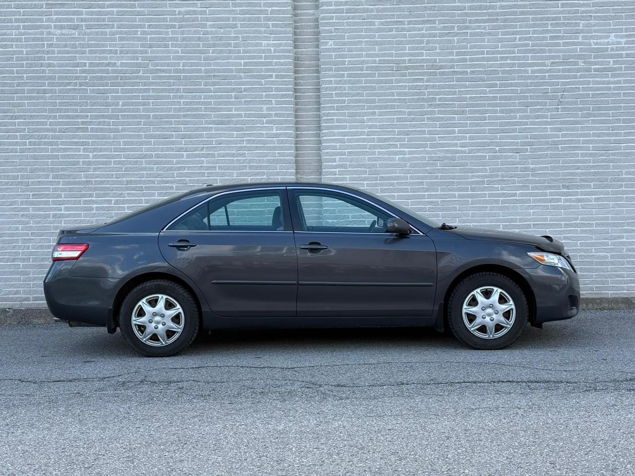 2011 Toyota Camry LE Photo
