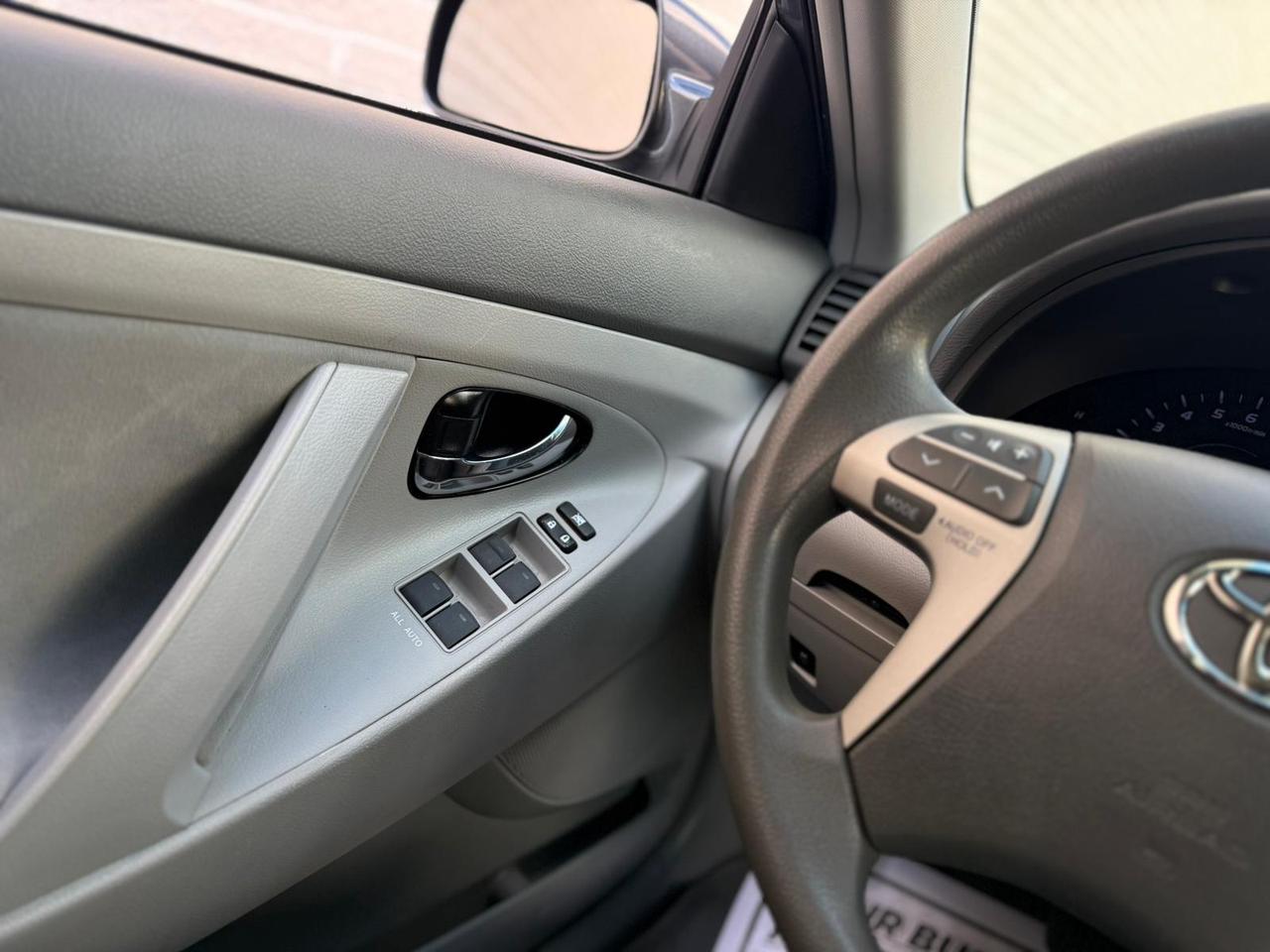 2011 Toyota Camry LE Photo