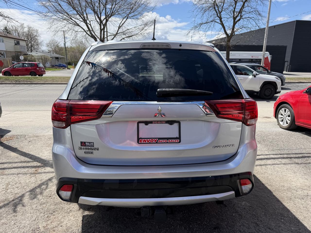 2016 Mitsubishi Outlander SE V6 7-PASSENGER Photo