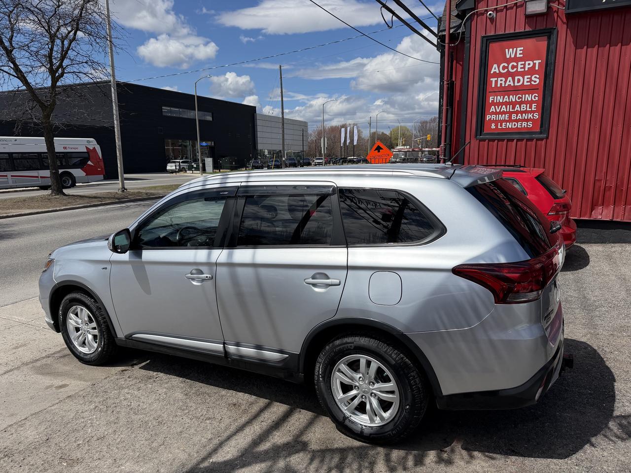 2016 Mitsubishi Outlander SE V6 7-PASSENGER Photo