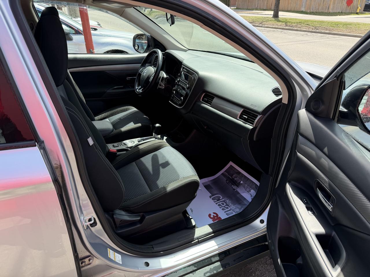 2016 Mitsubishi Outlander SE V6 7-PASSENGER Photo