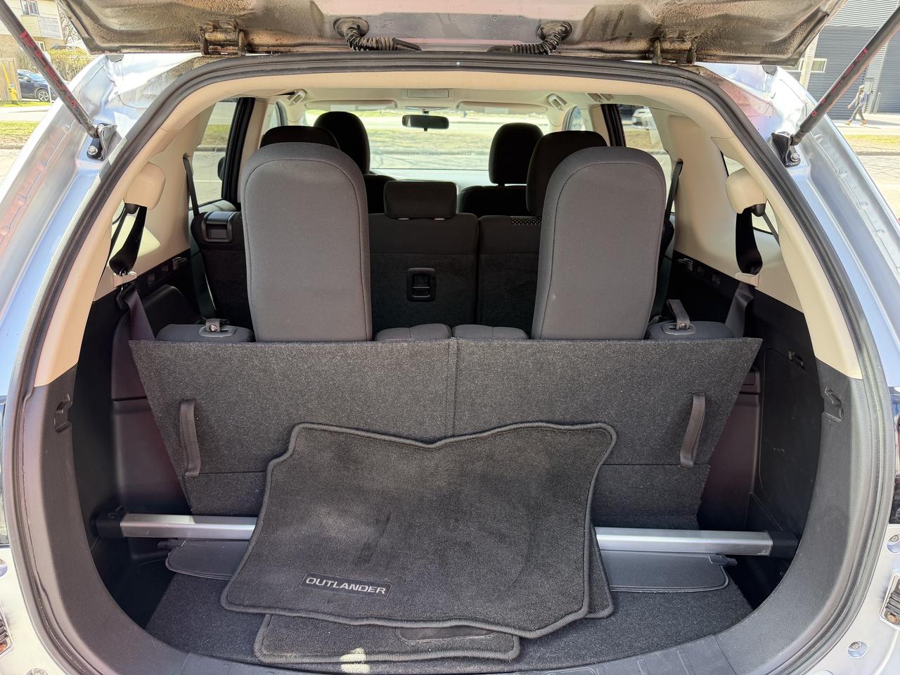 2016 Mitsubishi Outlander SE V6 7-PASSENGER Photo