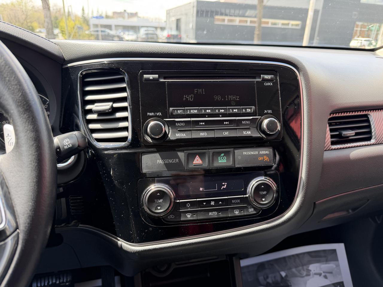 2016 Mitsubishi Outlander SE V6 7-PASSENGER Photo