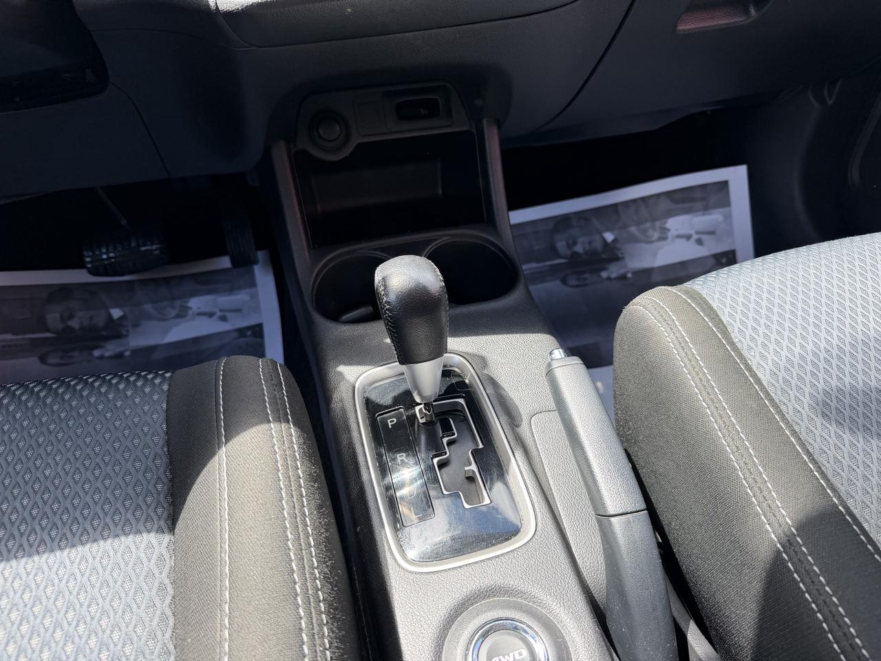 2016 Mitsubishi Outlander SE V6 7-PASSENGER Photo
