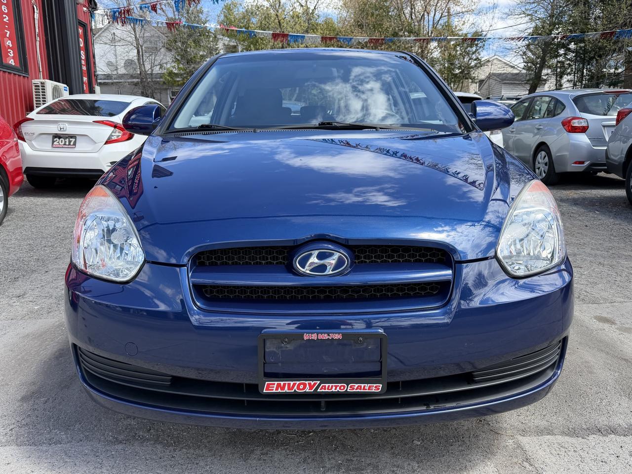 2009 Hyundai Accent SE Photo
