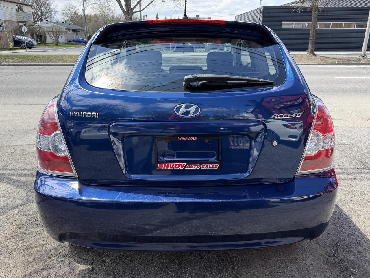 2009 Hyundai Accent SE Photo