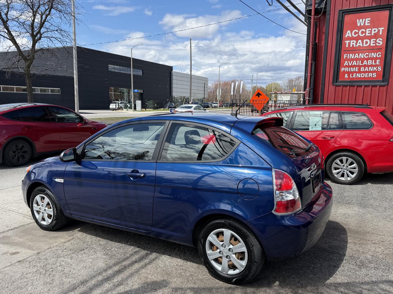 2009 Hyundai Accent SE Photo