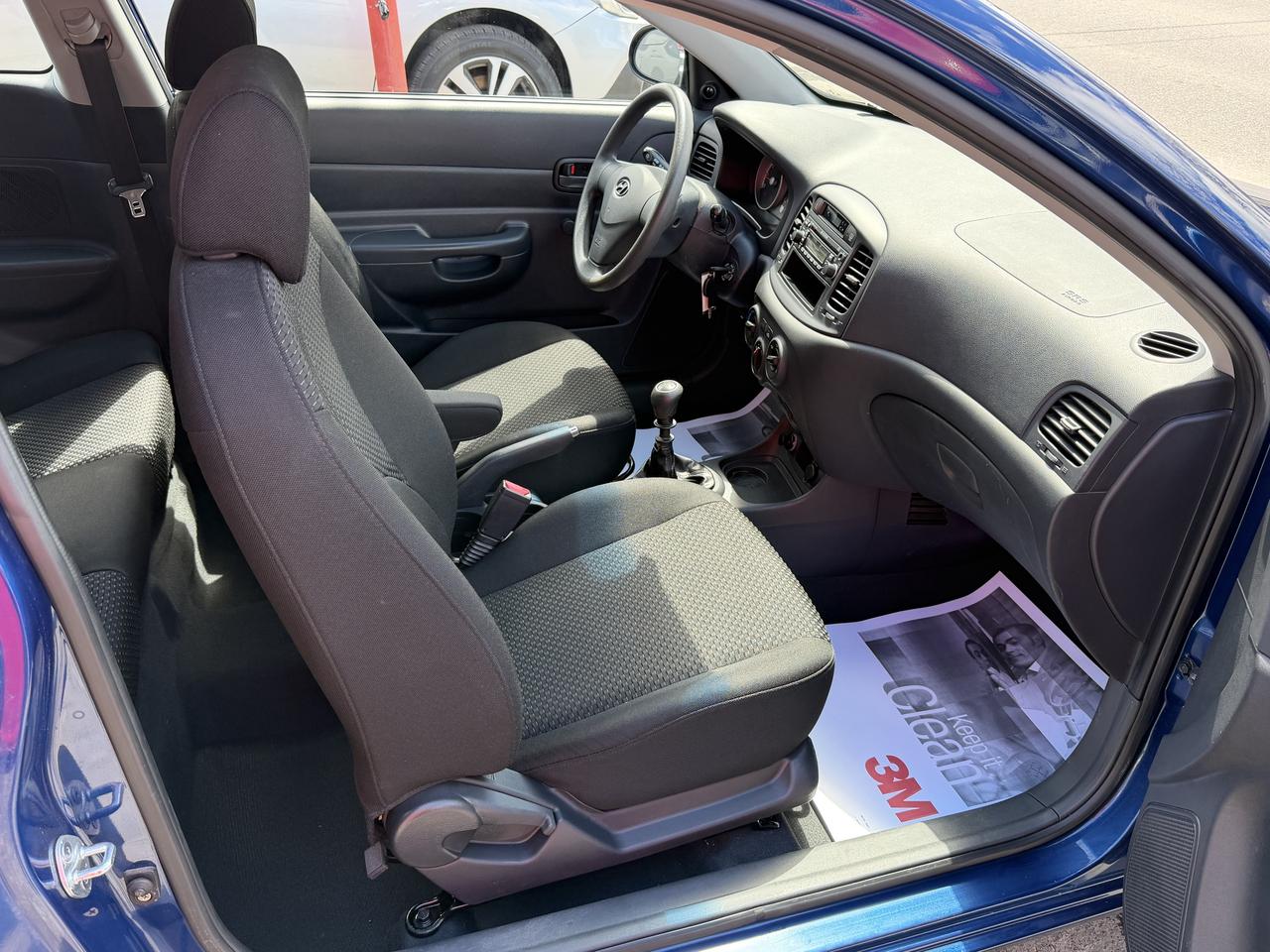 2009 Hyundai Accent SE Photo