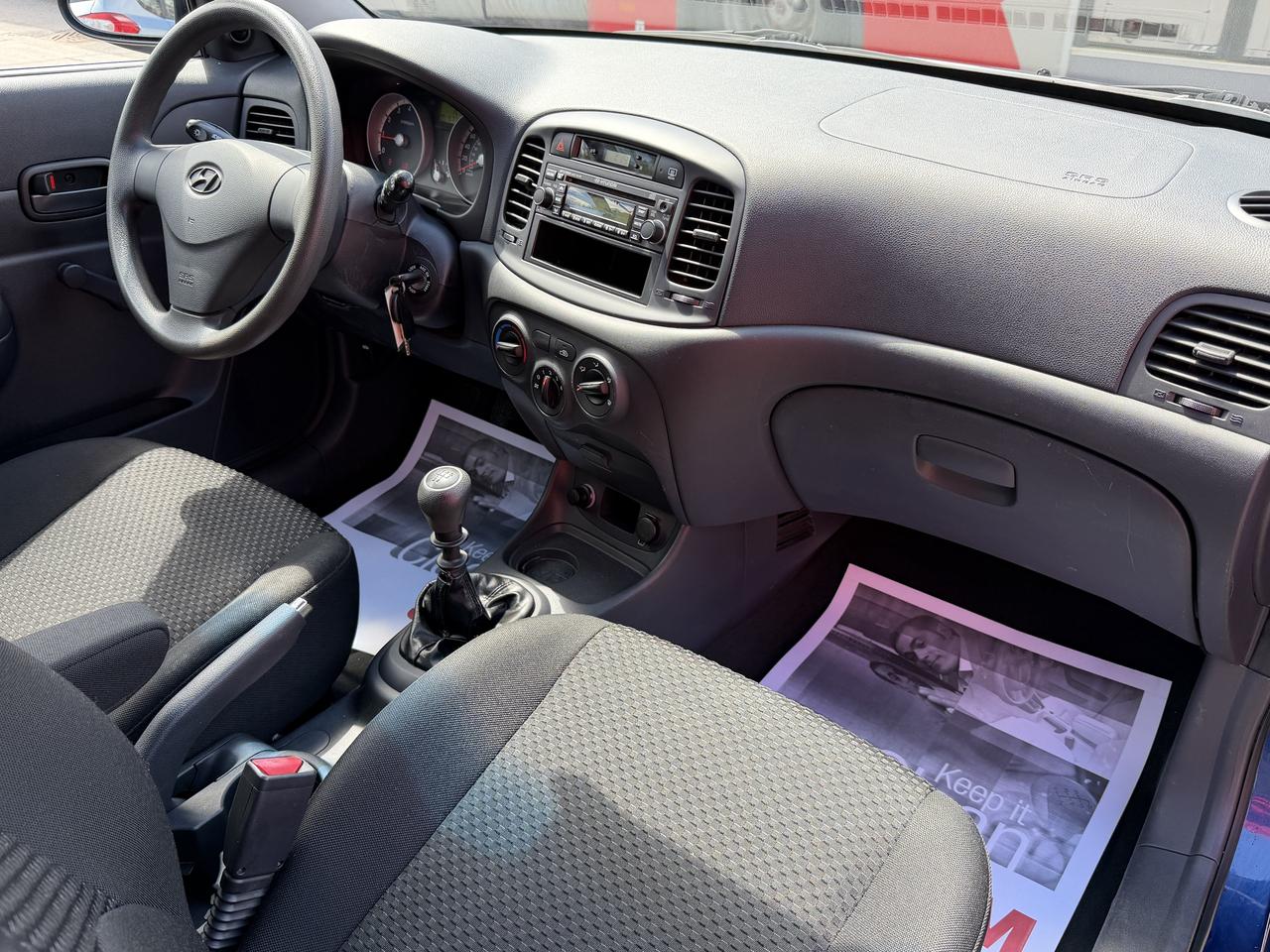 2009 Hyundai Accent SE Photo