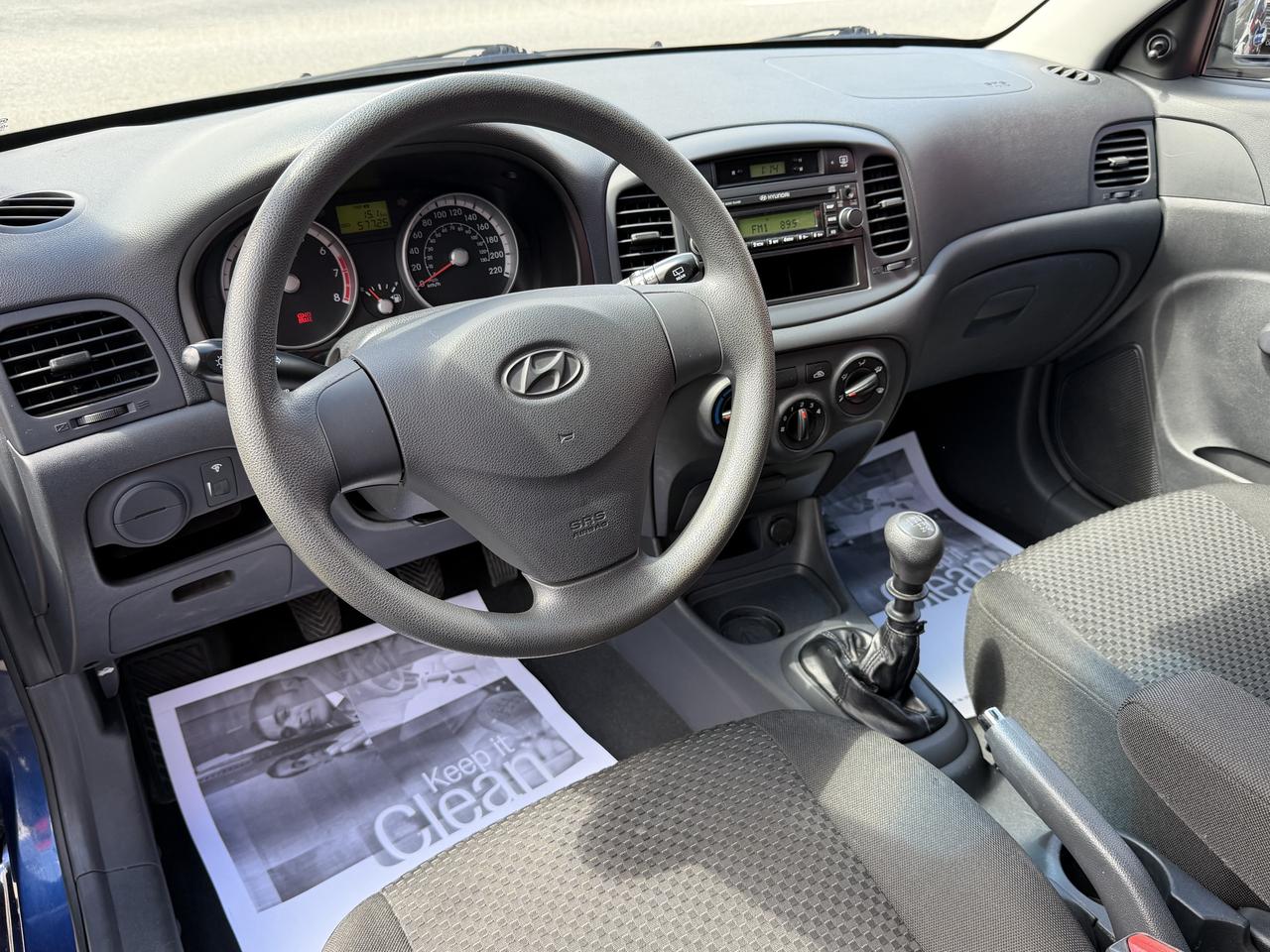 2009 Hyundai Accent SE Photo