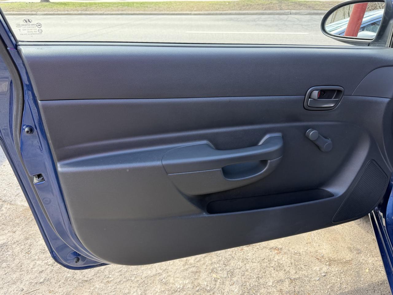 2009 Hyundai Accent SE Photo