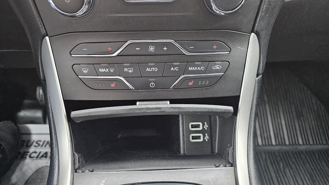 2018 Ford Edge SEL Photo