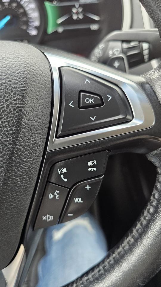 2018 Ford Edge SEL Photo