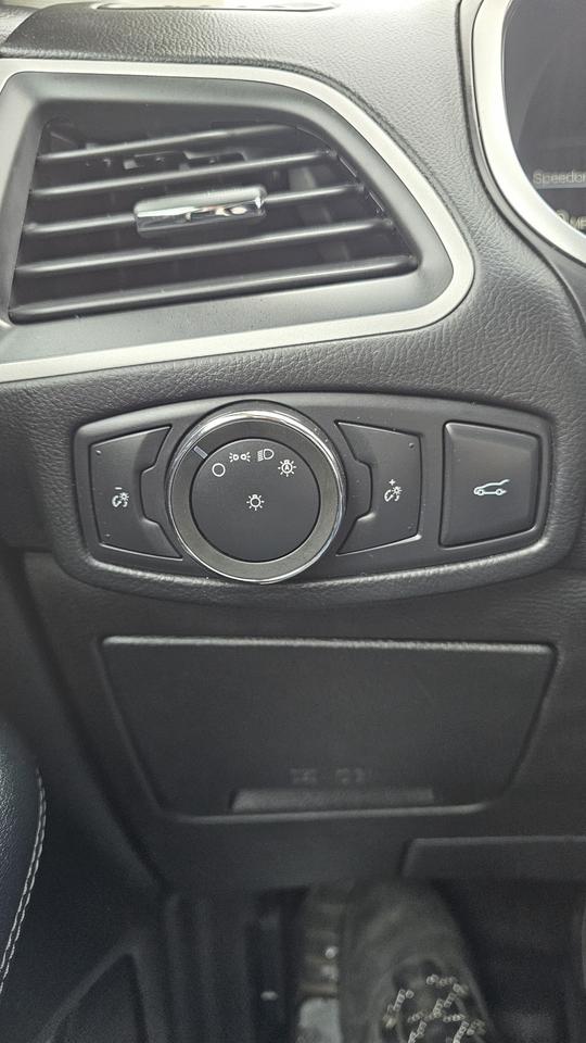 2018 Ford Edge SEL Photo