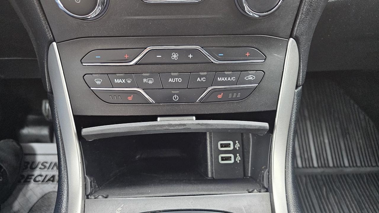 2018 Ford Edge SEL Photo
