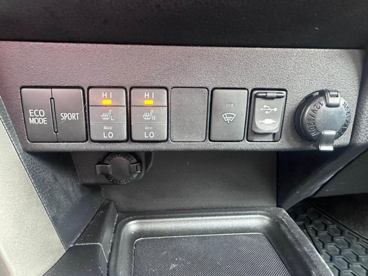 2014 Toyota RAV4 LE Photo4