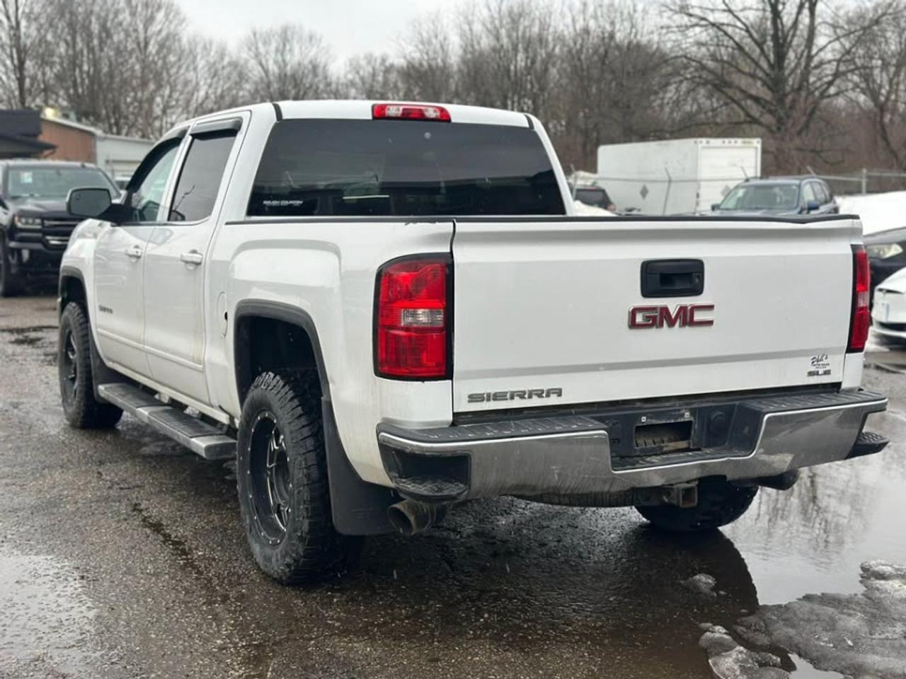 2017 GMC Sierra 1500 SLE Z71 OFFROAD PACKAGE 4X4 5.3 V8 CREW Photo