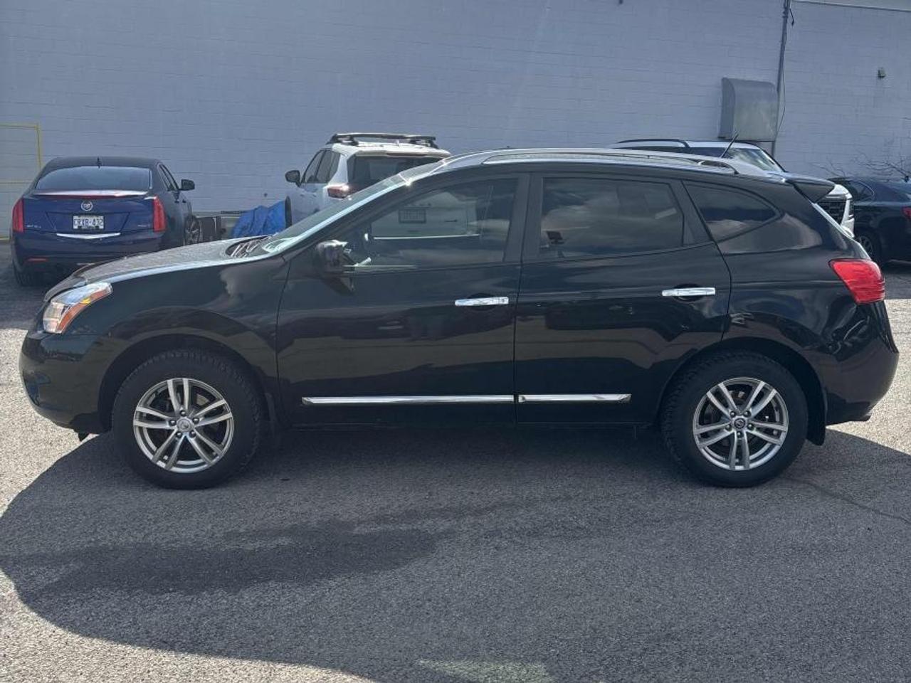 2011 Nissan Rogue SV AWD | VERY CLEAN Photo